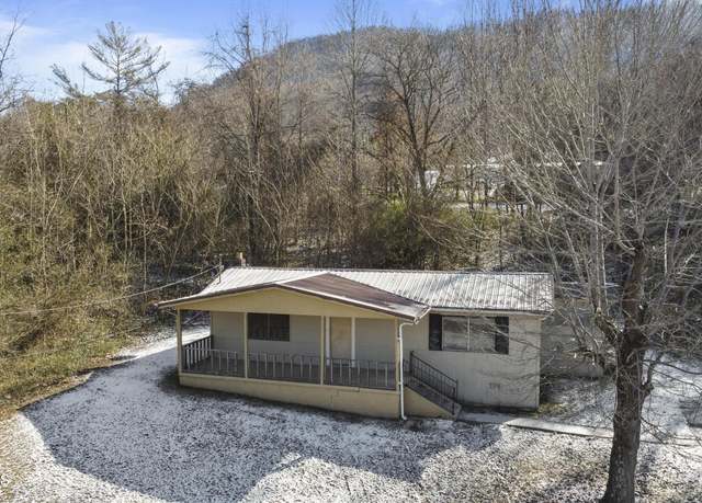 Property at 1894 5th St, Jellico, TN 37762, 2 beds, 2 baths