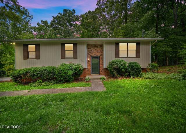 Property at 9425 Jim Loy Rd, Strawberry Plains, TN 37871, 3 beds, 2.5 baths