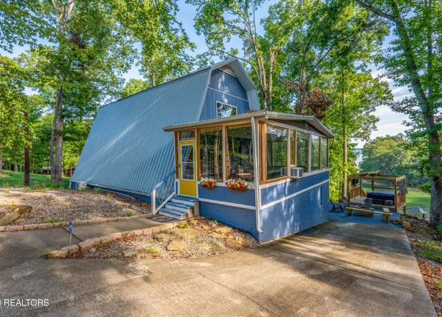 Property at 1917 Bootbluff Trl, Dandridge, TN 37725, 2 beds, 2 baths