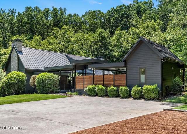 Property at 2325 Viewcrest Ln, Knoxville, TN 37932, 5 beds, 5.5 baths