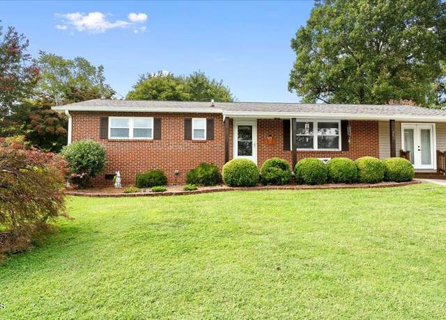 Property at 402 Holbrook Ave, Lenoir City, TN 37771, 3 beds, 2 baths