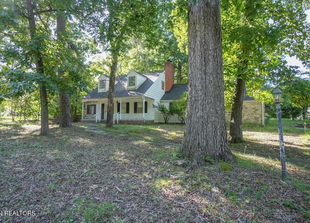 Property at 1401 Wilkinson Pike, Maryville, TN 37803, 3 beds, 2.5 baths