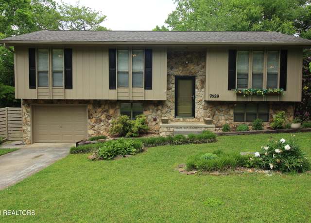 Property at 7629 SW Hawthorne Dr, Knoxville, TN 37919, 3 beds, 2.5 baths