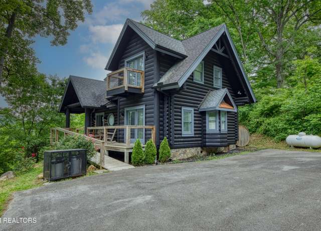 Property at 1315 Old Knoxville Hwy, Sevierville, TN 37876, 3 beds, 2 baths
