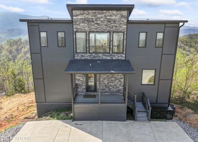 Property at 896 Chalet Village Blvd Blvd, Gatlinburg, TN 37738, 3 beds, 5 baths