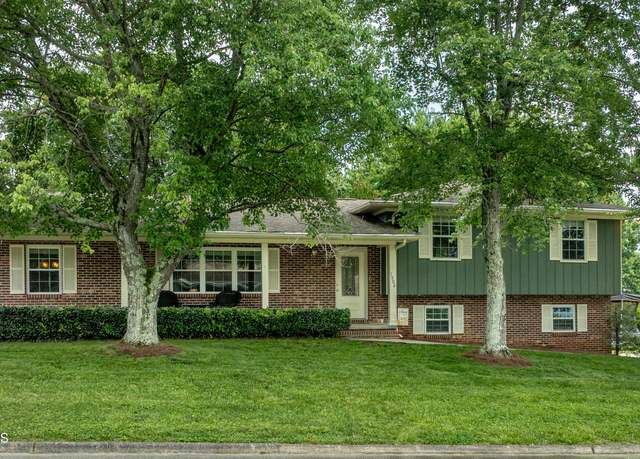 Property at 1502 Woodbury Ct, Maryville, TN 37803, 3 beds, 2 baths