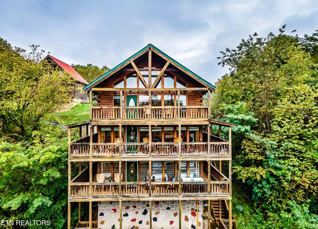 Property at 418 Hideaway Ridge Cir, Sevierville, TN 37862, 2 beds, 3 baths