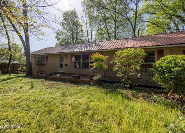 Property at 307 W College St, Athens, TN 37303, 3 beds, 2 baths