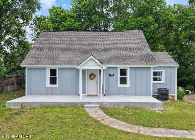 Property at 212 N Cedar St, Maryville, TN 37801, 3 beds, 2.5 baths