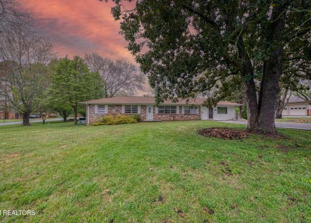 Property at 3801 Devon Dr, Knoxville, TN 37918, 4 beds, 3 baths