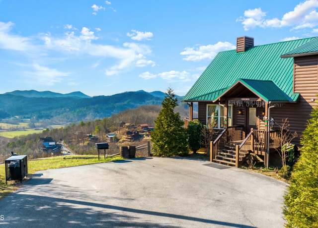 Property at 2498 Black Bear Ridge Way, Sevierville, TN 37862, 5 beds, 4 baths