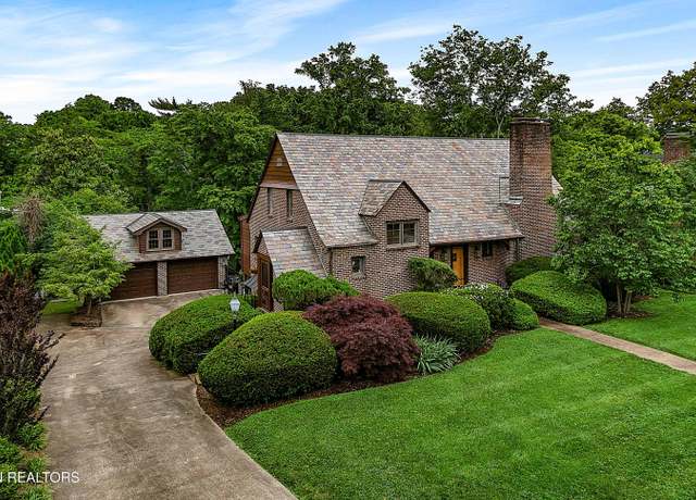 Property at 3929 Glenfield Dr, Knoxville, TN 37919, 5 beds, 5.5 baths