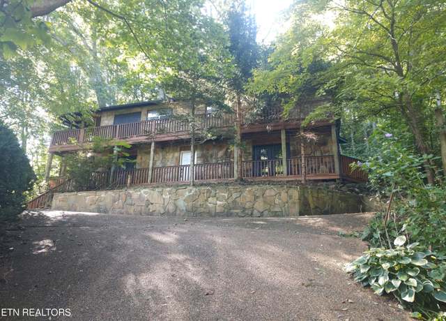 Property at 1021 Luzerne Ct, Gatlinburg, TN 37738, 4 beds, 3 baths