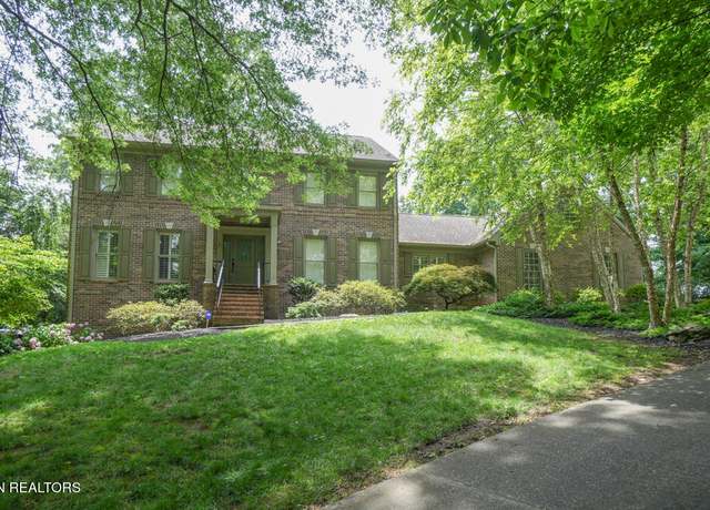 Property at 2021 Oakwood Dr, Maryville, TN 37803, 5 beds, 4 baths