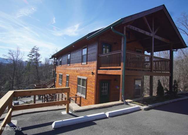 Property at 1005 Old Cartertown Rd, Gatlinburg, TN 37738, 2 beds, 2.5 baths