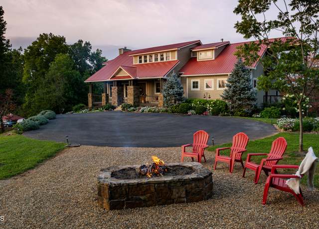 Property at 3656 Henry Town Rd, Sevierville, TN 37876, 4 beds, 6 baths