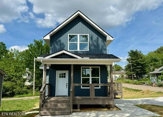 Property at 1118 NW Mercer St, Knoxville, TN 37921, 3 beds, 2 baths
