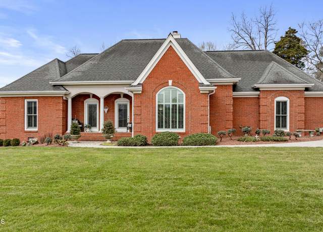 Property at 875 Hirst Cir, Lenoir City, TN 37772, 3 beds, 2 baths