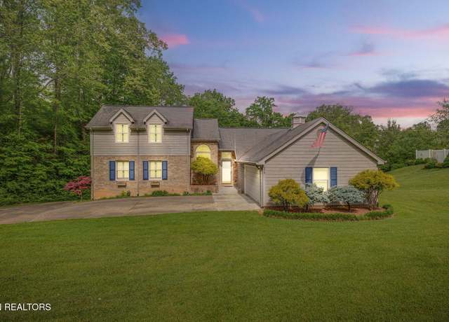 Property at 212 Old Castle Rd, Kingsport, TN 37660, 4 beds, 4 baths