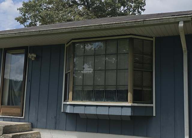 Property at 442 Oak Cir, Oliver Springs, TN 37840, 2 beds, 1 bath