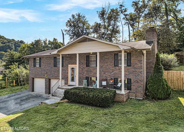 Property at 633 Woodland Dr, Clinton, TN 37716, 3 beds, 2.5 baths