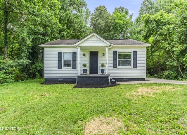 Property at 303 N Walnut St, Lenoir City, TN 37771, 3 beds, 1.5 baths