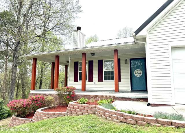 Property at 103 Hancock St, Clinton, TN 37716, 3 beds, 2 baths