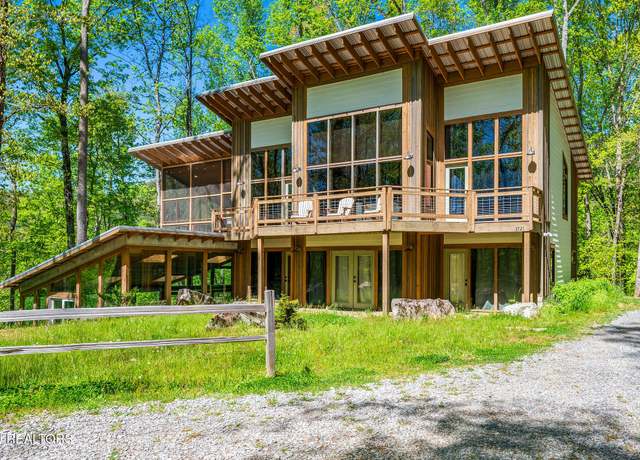 Property at 3721 Clabo Mountain Ln, Sevierville, TN 37862, 8 beds, 5 baths