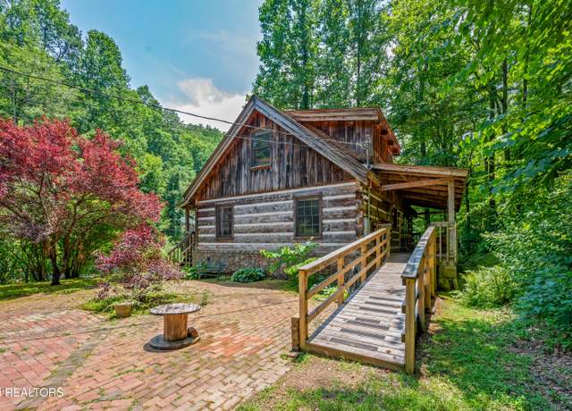 Property at 727 Hidden Valley Rd, Gatlinburg, TN 37738, 2 beds, 1.5 baths