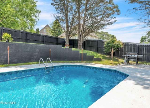 Property at 1732 NE Brookwood Dr, Cleveland, TN 37323, 3 beds, 2.5 baths