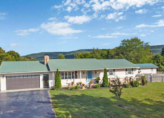 Property at 2061 Old Hwy 28, Crossville, TN 38571, 4 beds, 3.5 baths
