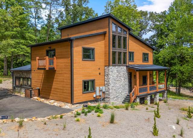 Property at 2215 Sawmill Cove Dr, Sevierville, TN 37862, 4 beds, 4 baths