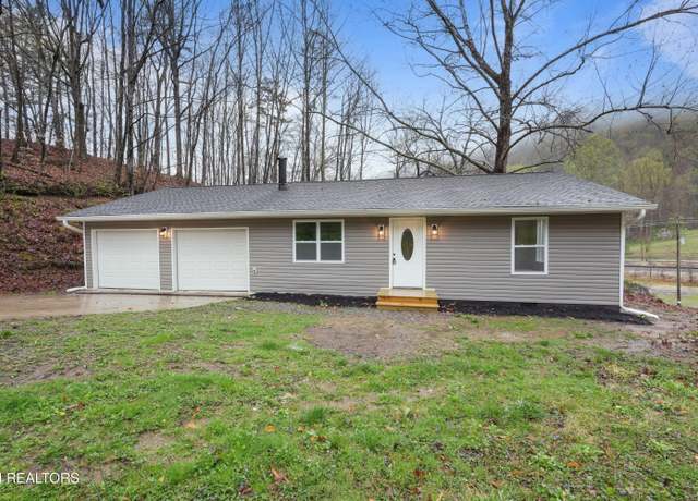 Property at 416 Prince St, Oliver Springs, TN 37840, 5 beds, 3 baths