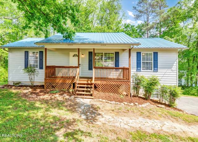 Property at 330 Ridgeview Dr, Oliver Springs, TN 37840, 3 beds, 2 baths