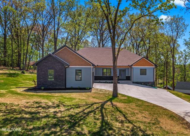 Property at 322 Fairway Dr, Dandridge, TN 37725, 3 beds, 3.5 baths