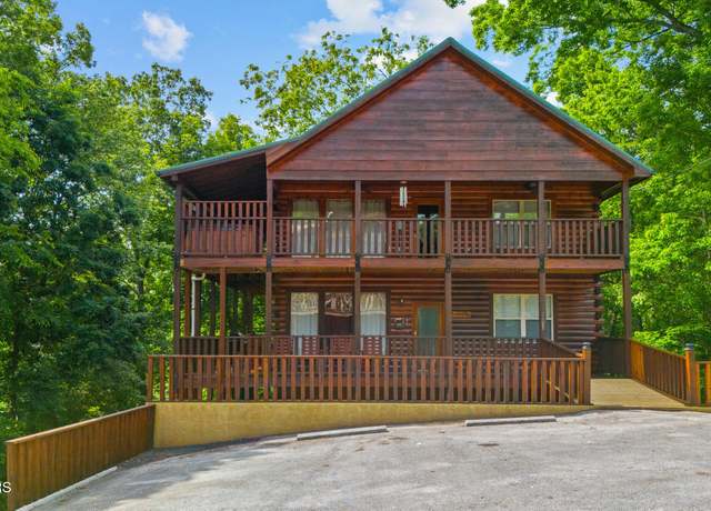 Property at 2021 Oakmont Dr, Sevierville, TN 37876, 5 beds, 5 baths