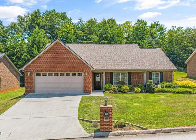 Property at 1026 Saint Johns Dr, Maryville, TN 37801, 3 beds, 2 baths