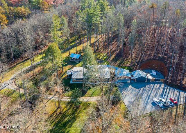 Property at 2000 E Millers Cove Rd, Walland, TN 37886, 7 beds, 5.5 baths