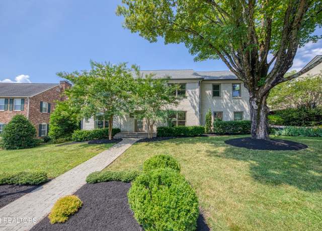 Property at 413 Boxwood Sq, Knoxville, TN 37919, 2 beds, 2.5 baths