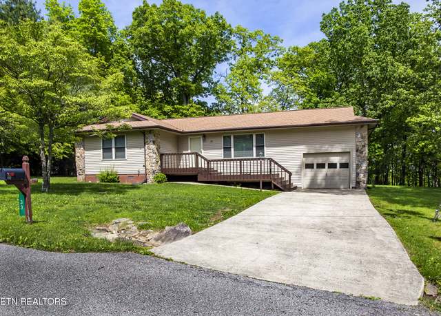 Property at 33 Druid Cir, Crossville, TN 38558, 3 beds, 2 baths