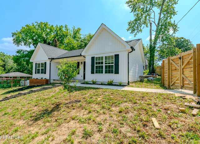 Property at 229 Edgewood Ave, Clinton, TN 37716, 3 beds, 2 baths