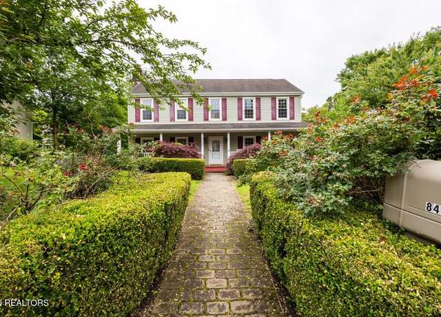 Property at 8408 Woodbrook Dr, Knoxville, TN 37919, 4 beds, 3 baths