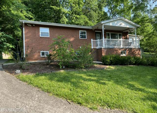Property at 111 Old Evacuation Ln, Oliver Springs, TN 37840, 3 beds, 3 baths