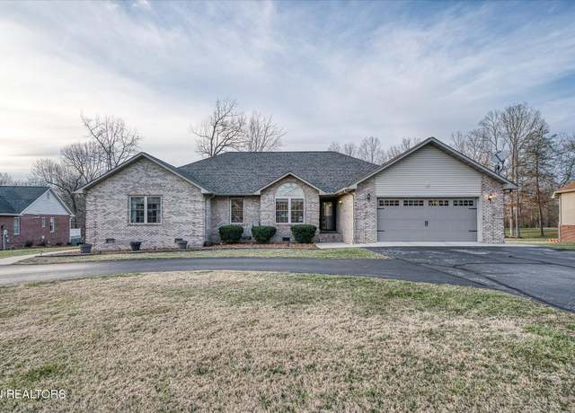 Property at 633 E Deer Creek Dr, Crossville, TN 38571, 4 beds, 3 baths