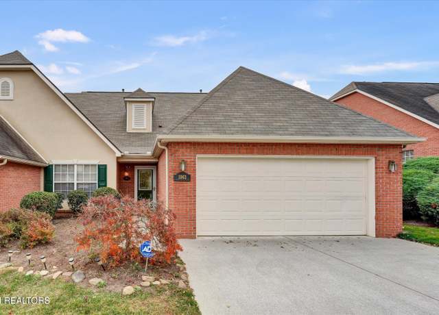 Property at 5963 Round Hill Ln, Knoxville, TN 37912, 3 beds, 2 baths