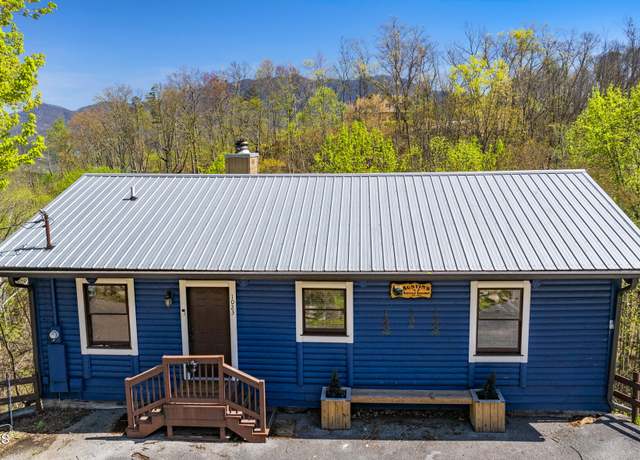 Property at 1023 Twin Oaks Rd, Gatlinburg, TN 37738, 2 beds, 2 baths