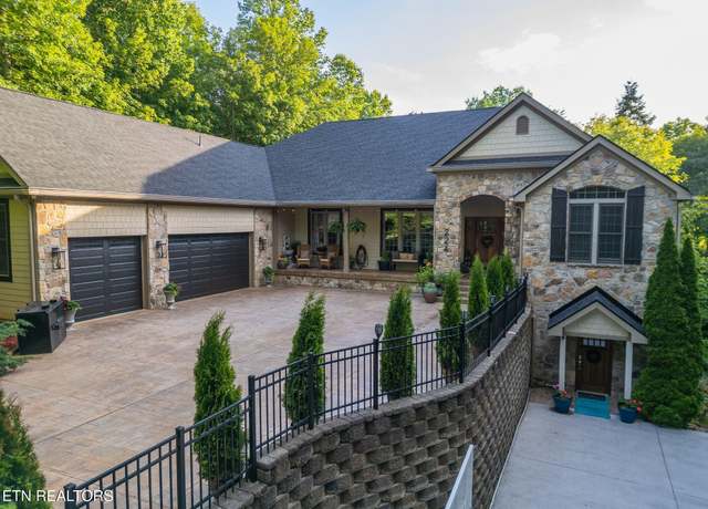 Property at 224 Burning Oaks Dr, Sevierville, TN 37876, 5 beds, 5.5 baths