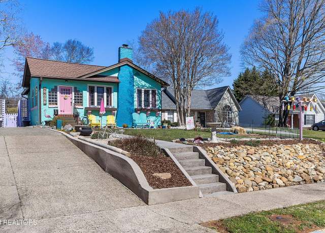 Property at 2005 Emoriland Blvd, Knoxville, TN 37917, 2 beds, 2 baths