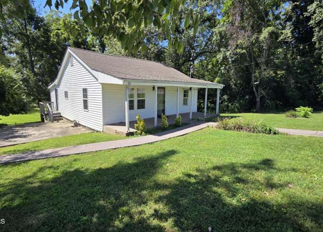 Property at 638 E First St, Crossville, TN 38555, 3 beds, 1 bath