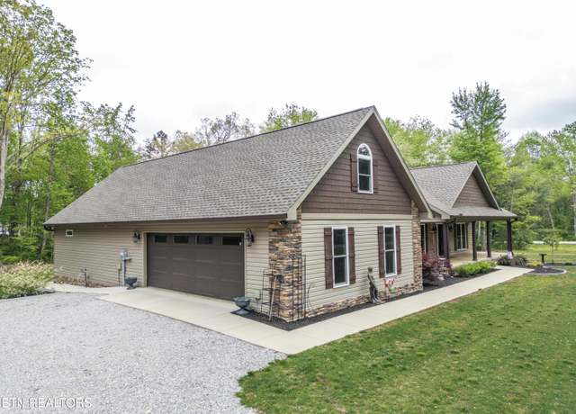 Property at 300 E Cove Rd, Monterey, TN 38574, 3 beds, 2.5 baths